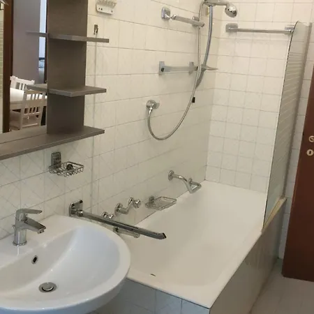 Very Big At 3 Minutes On Foot From Duomo Cathedral Apartman