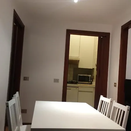 Very Big At 3 Minutes On Foot From Duomo Cathedral Apartman